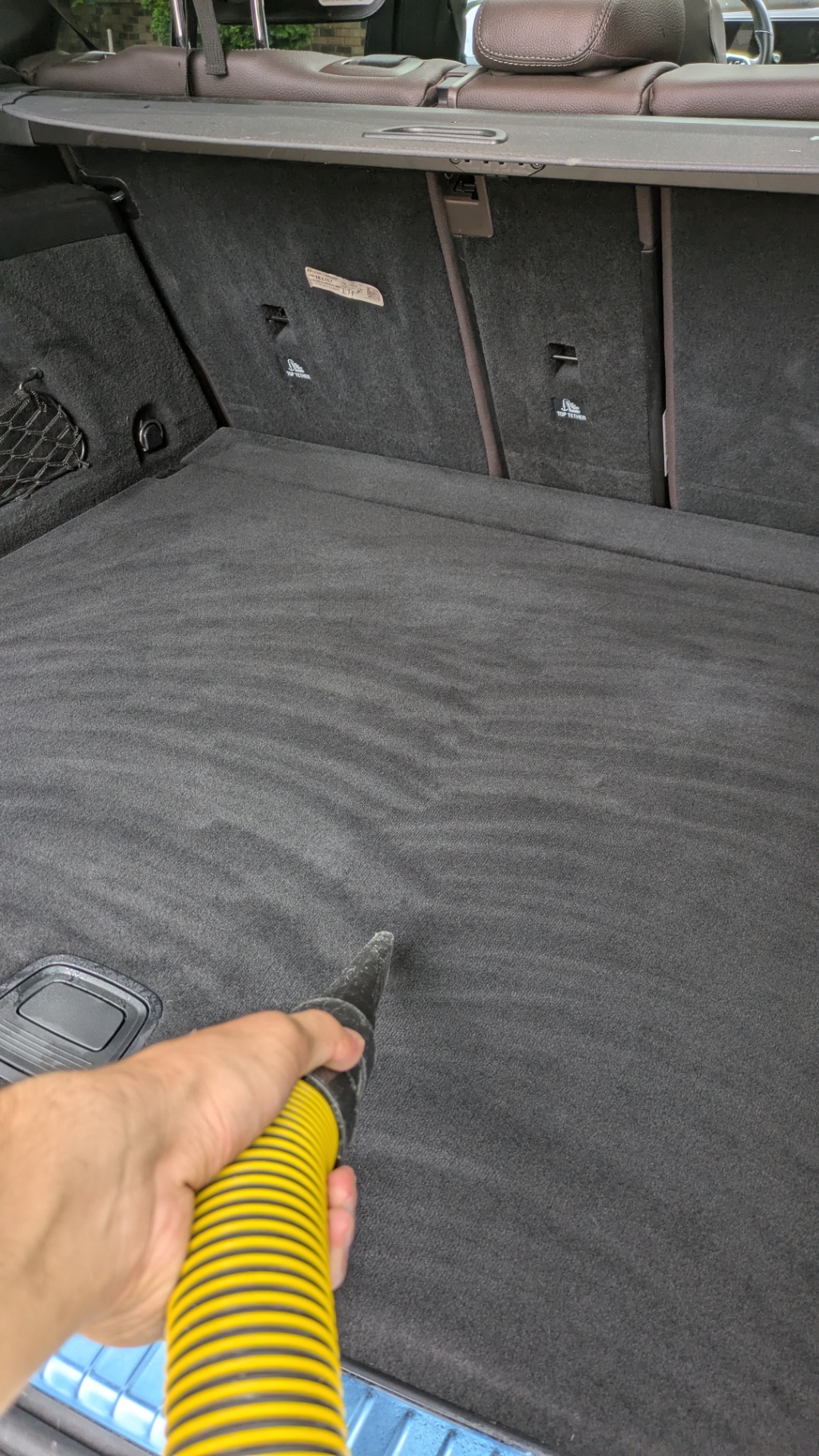 GLE cargo area getting the deep-vacuum treatment