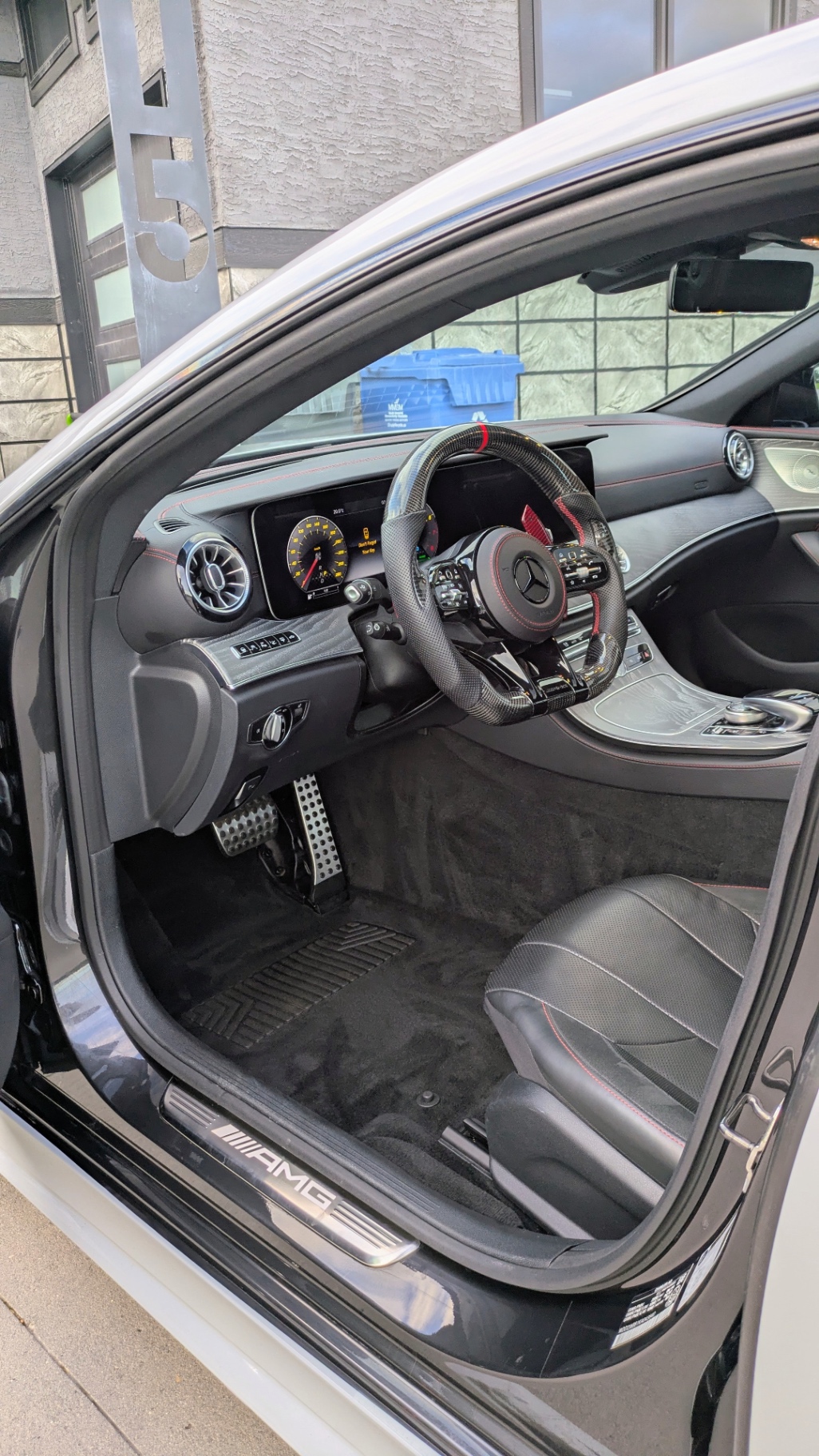 AMG cockpit, carbon wheel and leather flawless