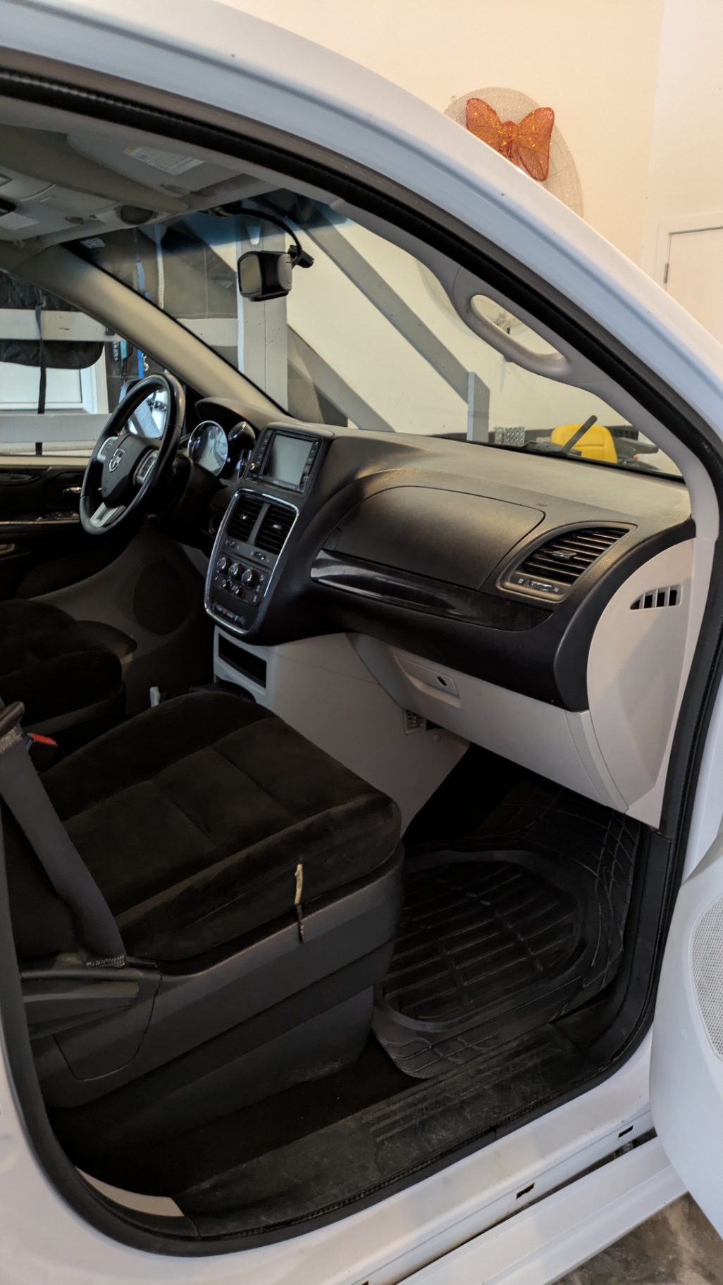 Dodge Grand Caravan front cabin, deep-cleaned and reset